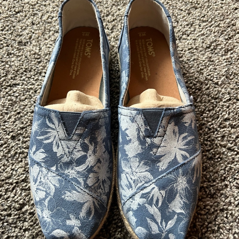 TOMS Navy Floral Men's Loafers